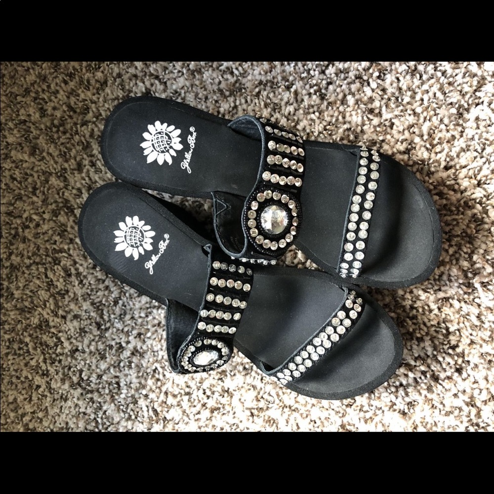 *LIKE NEW* Yellow Box sandals